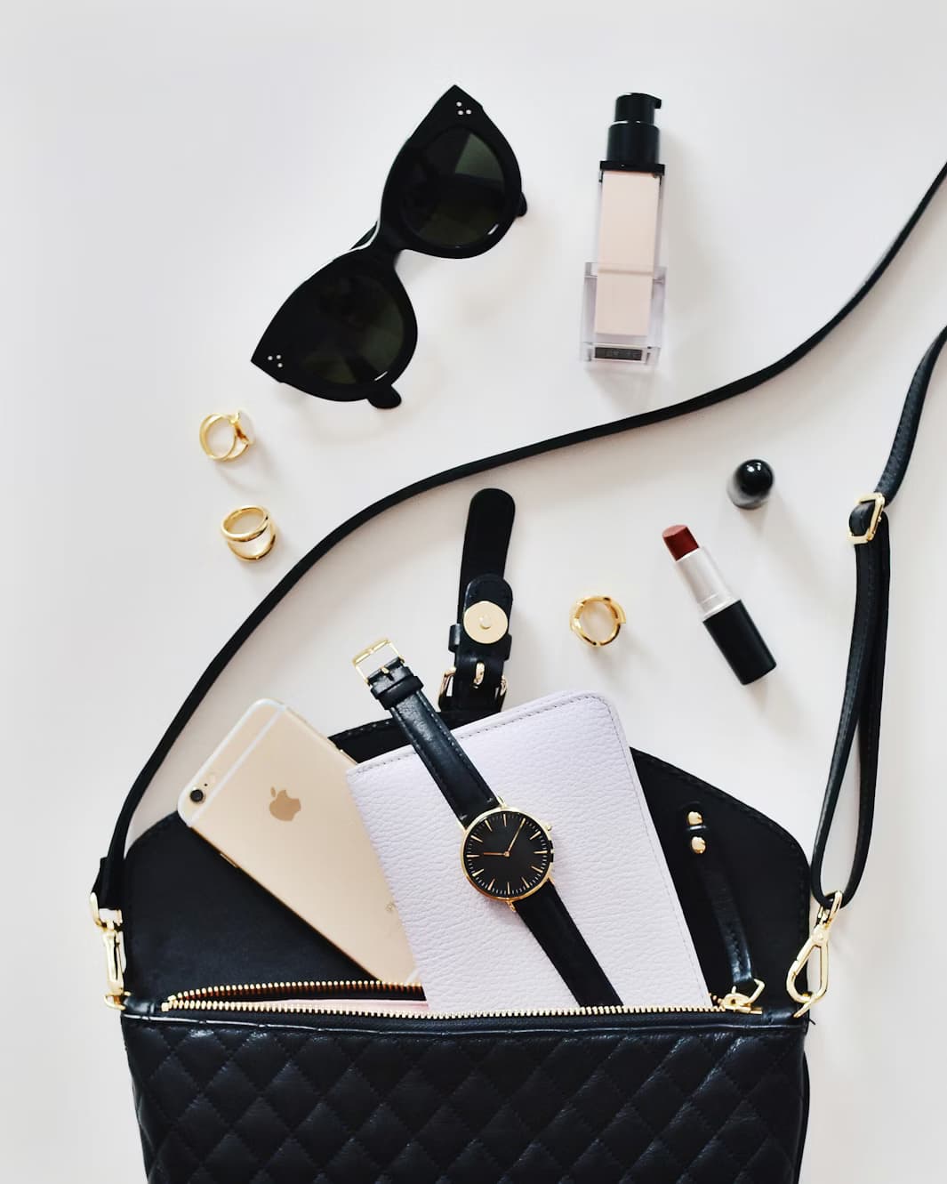 10 Essential Fashion Accessories Every Wardrobe Needs in 2026