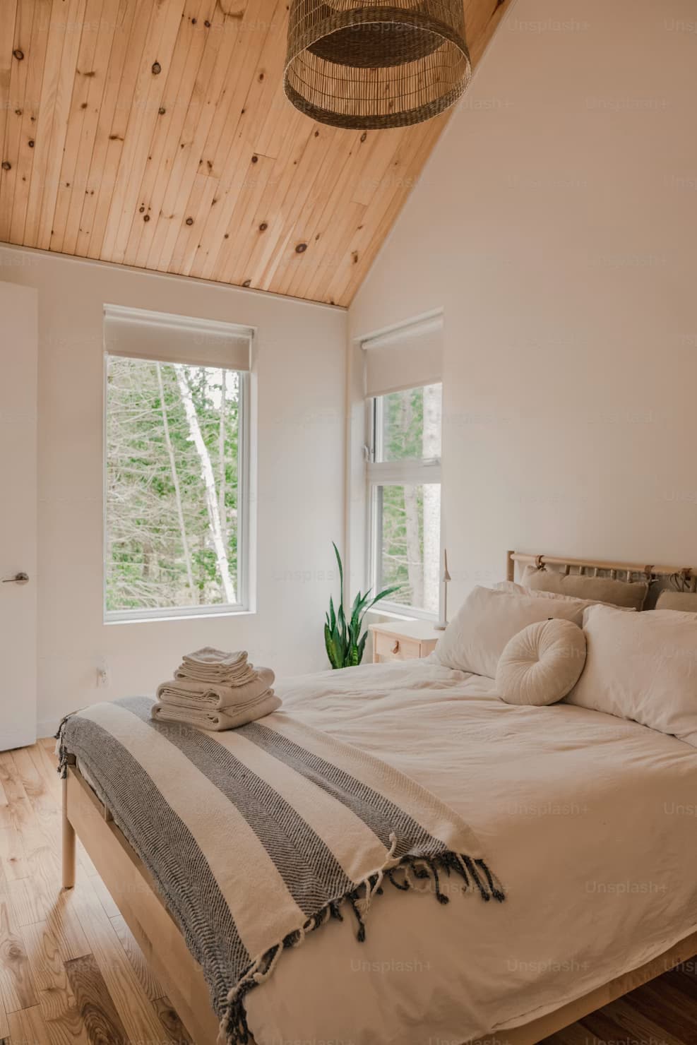 Cotton vs Linen vs Bamboo Sheets: Which Material Is Right for You?